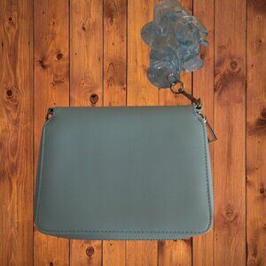 Time and Tru Zip Around Blue Wristlet Wallet Purse Clutch Casual Faux Leather